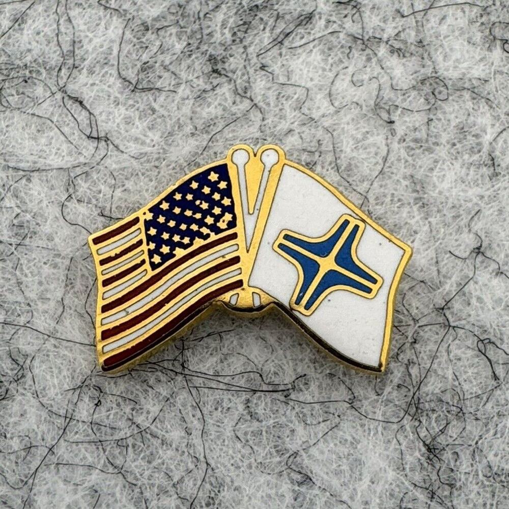 Dual American Flag White Flag Blue Cross Gold Tone Enamel Lapel Pin Union Simco